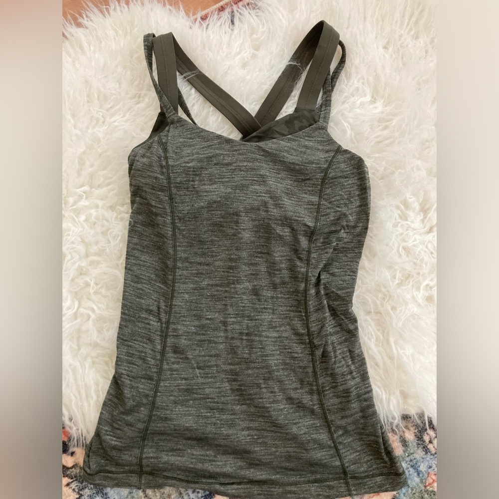 Lululemon Grey Tank Top with camouflage built in bra Sz 6